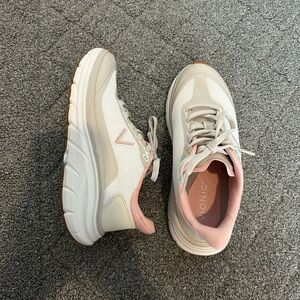 Vionic Walk Max Stretch Lace Up Sneaker